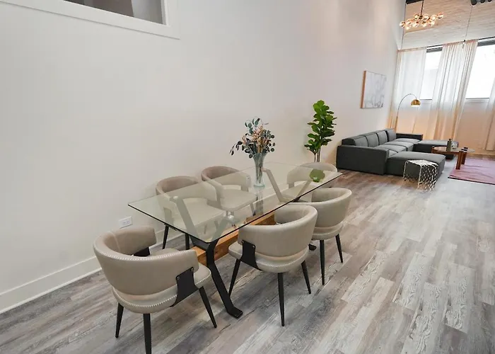 Apartment Spacious 5-br Minutes From Mccormick Place Chicago