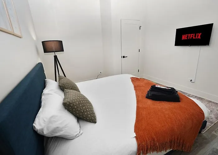 Spacious 5-br Minutes From Mccormick Place Chicago
