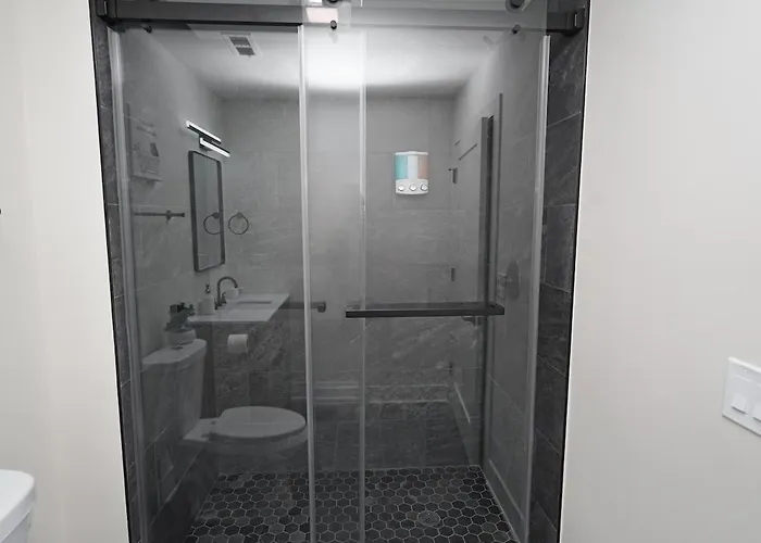 Spacious 5-br Minutes From Mccormick Place *