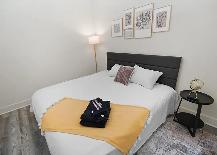 Apartment Spacious 5-br Minutes From Mccormick Place Chicago
