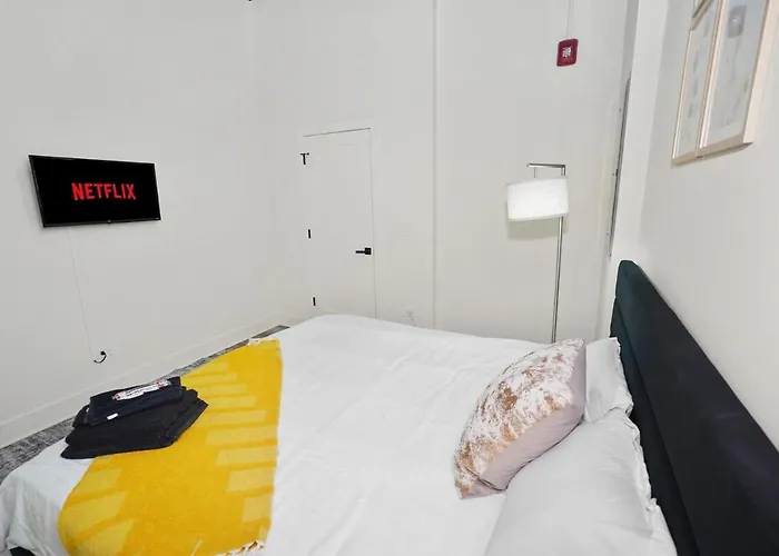 Apartment Spacious 5-br Minutes From Mccormick Place *