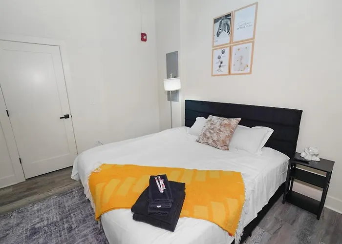 Apartment Spacious 5-br Minutes From Mccormick Place Chicago