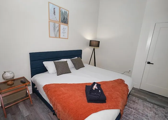 Apartment Spacious 5-br Minutes From Mccormick Place