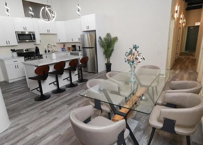 Spacious 5-br Minutes From Mccormick Place Chicago