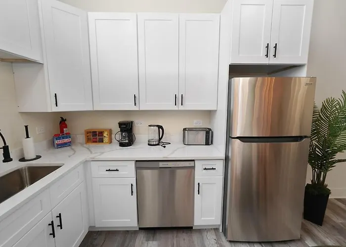 Apartment Spacious 5-br Minutes From Mccormick Place *