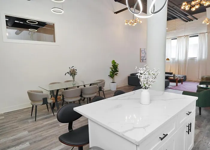 Apartment Spacious 5-br Minutes From Mccormick Place