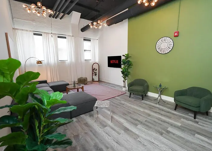 Spacious 5-br Minutes From Mccormick Place Apartment *