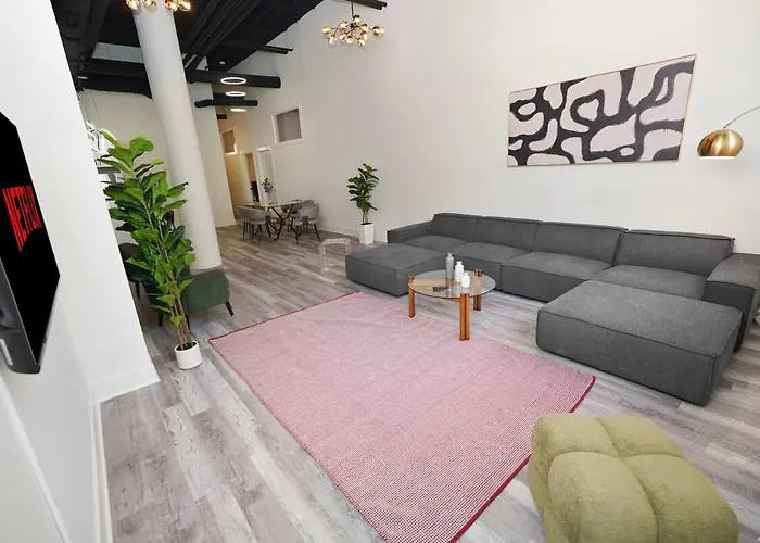 Apartment Spacious 5-br Minutes From Mccormick Place
